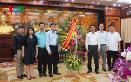 Радио «Голос Вьетнама» поздравило Народный комитет Ханоя c Днём освобождения столицы